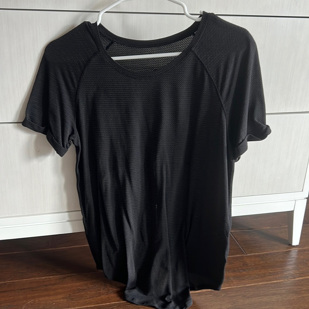Lululemon workout shirt
